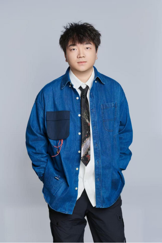 书院辅导员李品昭
